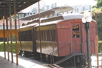 Vag&atilde;o de trem que n&atilde;o est&aacute; mais em funcionamento e pode ser visitado no '[museu]':http://www2.uel.br/museu hist&oacute;rico, no pr&eacute;dio da antiga esta&ccedil;&atilde;o ferrovi&aacute;ria